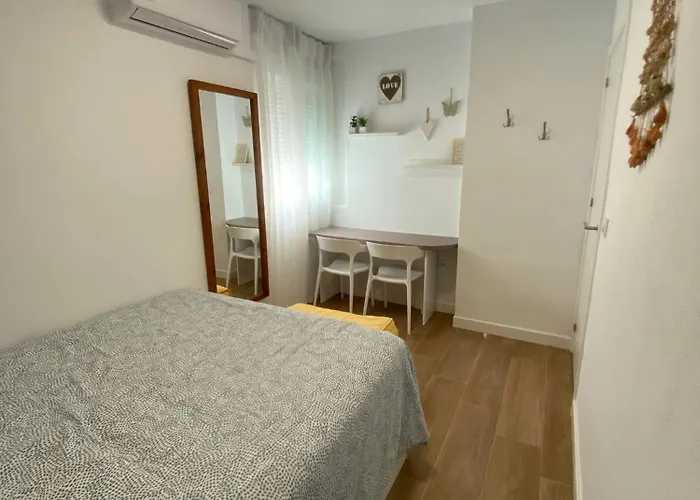 Junto A La Playa. Solo Familias Y Parejas