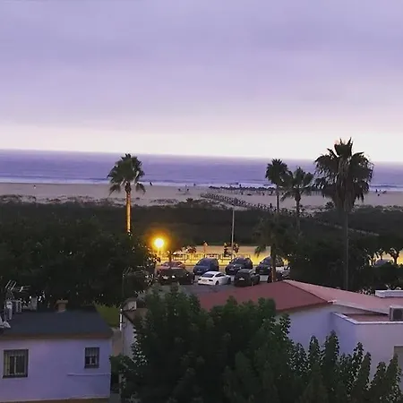 Junto A La Playa. Solo Familias Y Parejas