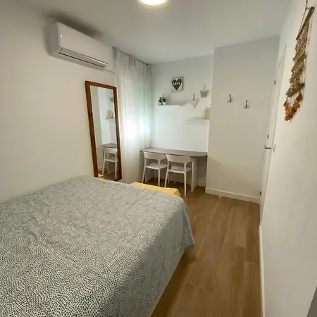 Junto A La Playa. Solo Familias Y Parejas