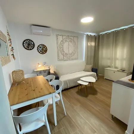 Junto A La Playa. Solo Familias Y Parejas Apartamento *