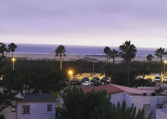 Junto A La Playa. Solo Familias Y Parejas