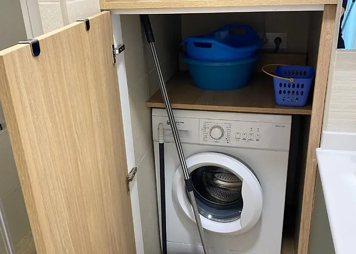 Junto A La Playa. Solo Familias Y Parejas